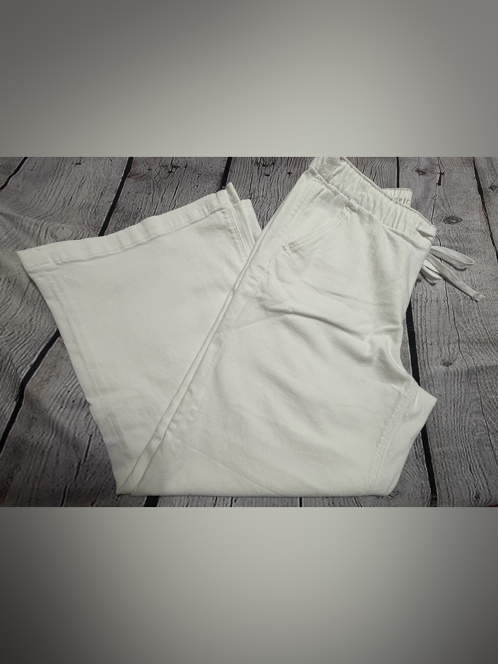 American Eagle Low-Rise Ultra Wide Leg Jeans